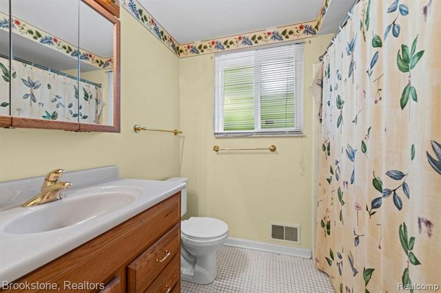 5652 Tequesta Drive, West Bloomfield, MI 48323
