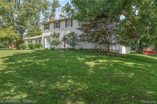 5652 Tequesta Drive, West Bloomfield, MI 48323