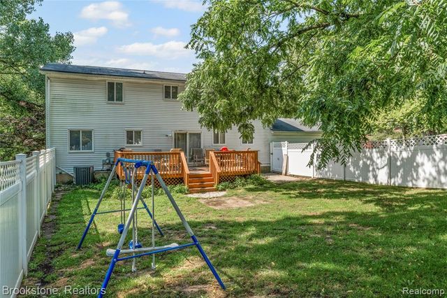 5652 Tequesta Drive, West Bloomfield, MI 48323