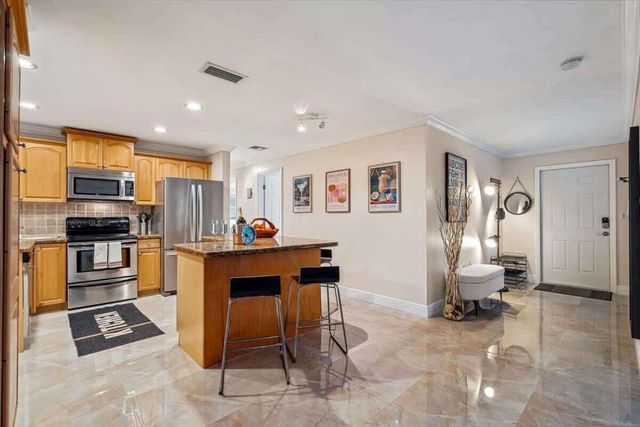 720 SE 5 Avenue, Pompano Beach, FL 33060