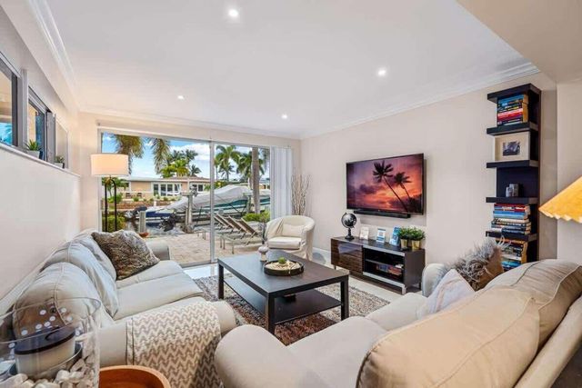 720 SE 5 Avenue, Pompano Beach, FL 33060