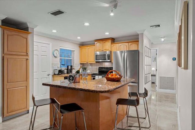 720 SE 5 Avenue, Pompano Beach, FL 33060