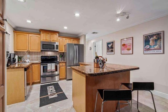 720 SE 5 Avenue, Pompano Beach, FL 33060