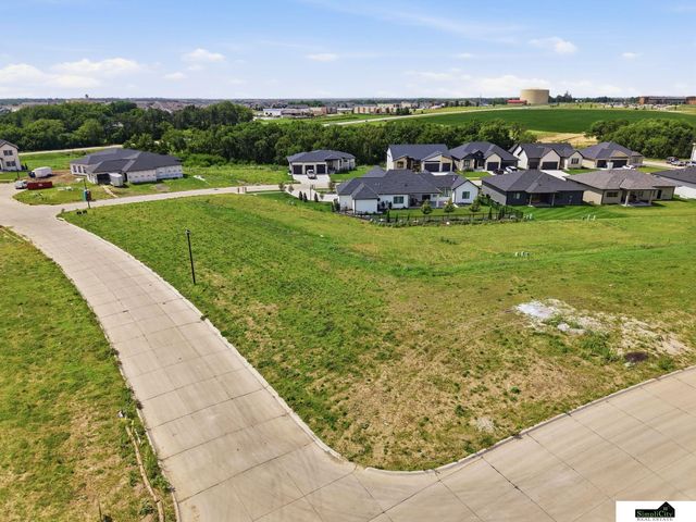 8616 Butterfly Drive, Lincoln, NE 68526