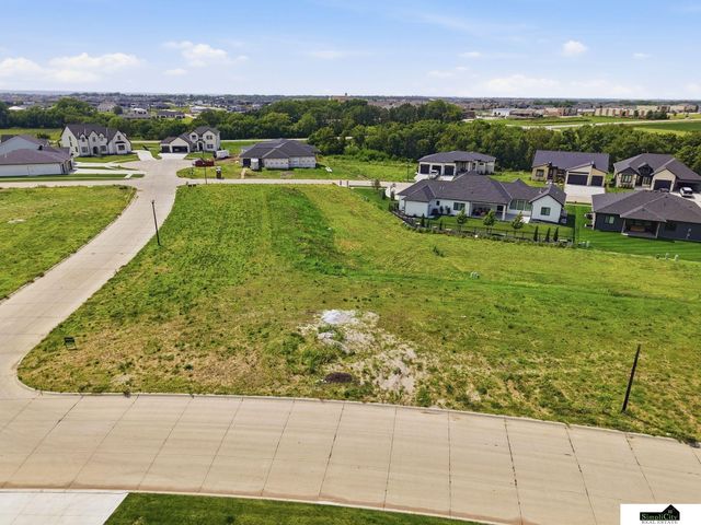 8616 Butterfly Drive, Lincoln, NE 68526