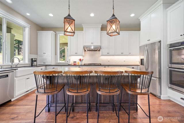 411 Five Peaks Drive, Kalama, WA 98625