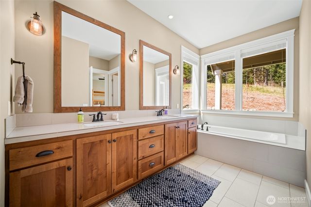 411 Five Peaks Drive, Kalama, WA 98625