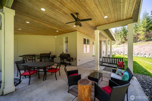 411 Five Peaks Drive, Kalama, WA 98625