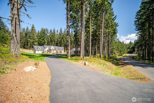 411 Five Peaks Drive, Kalama, WA 98625