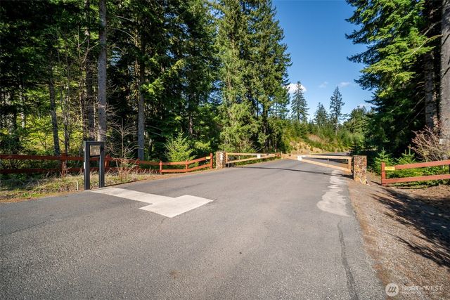 411 Five Peaks Drive, Kalama, WA 98625