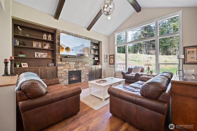 411 Five Peaks Drive, Kalama, WA 98625