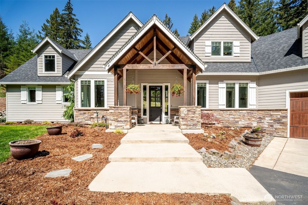 411 Five Peaks Drive, Kalama, WA 98625