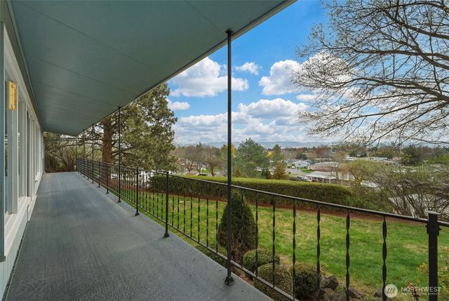 950 SE 12th Street, College Place, WA 99324