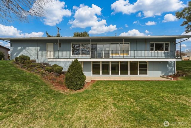 950 SE 12th Street, College Place, WA 99324