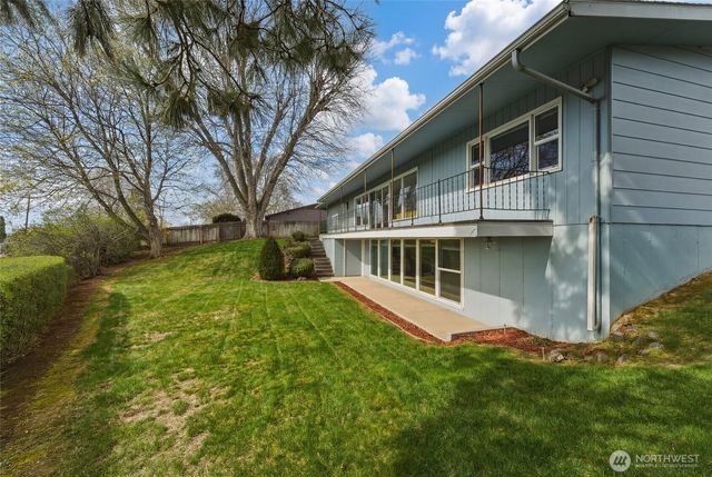 950 SE 12th Street, College Place, WA 99324