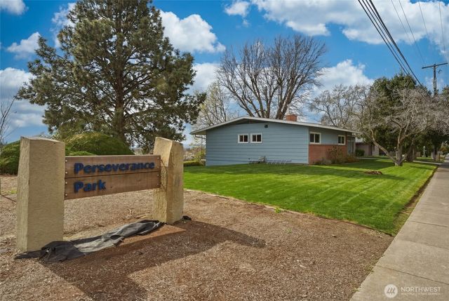 950 SE 12th Street, College Place, WA 99324