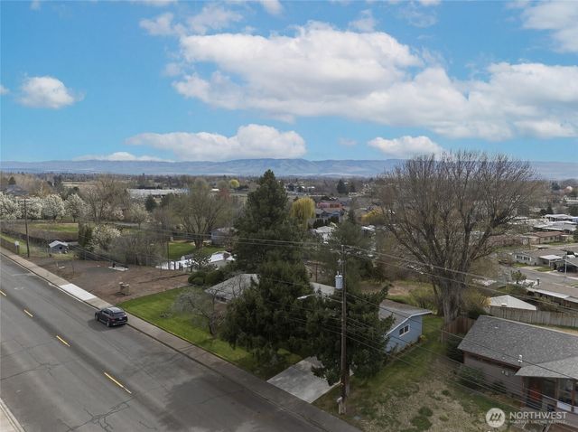 950 SE 12th Street, College Place, WA 99324