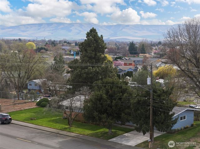 950 SE 12th Street, College Place, WA 99324