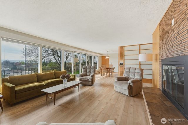 950 SE 12th Street, College Place, WA 99324