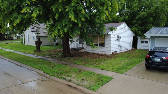 308 N Polk Street, Pleasantville, IA 50225
