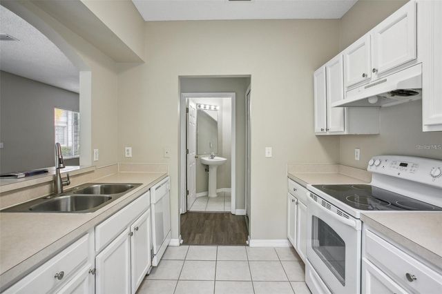 18181 PARADISE POINT DRIVE, Tampa, FL 33647