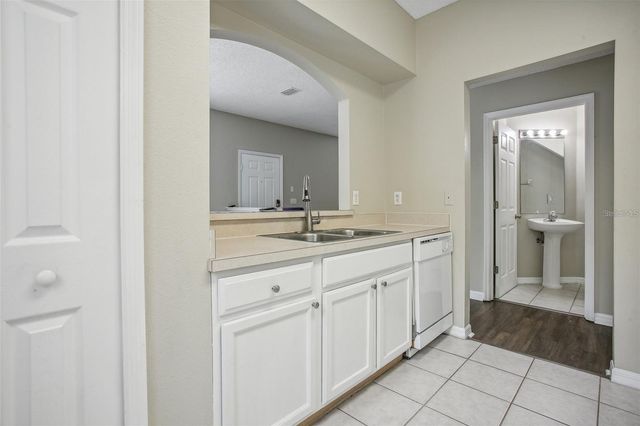 18181 PARADISE POINT DRIVE, Tampa, FL 33647