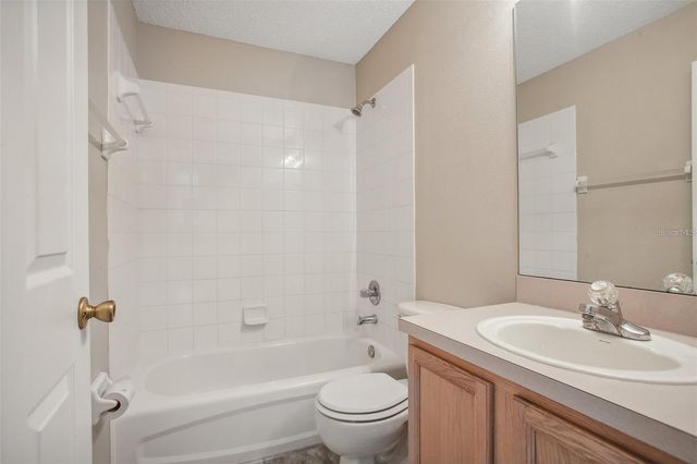 18181 PARADISE POINT DRIVE, Tampa, FL 33647