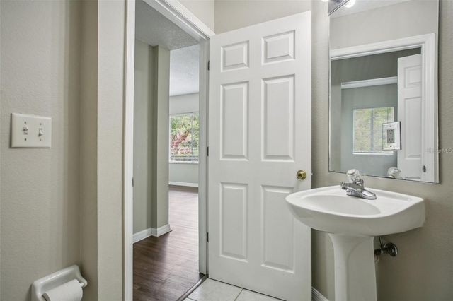 18181 PARADISE POINT DRIVE, Tampa, FL 33647