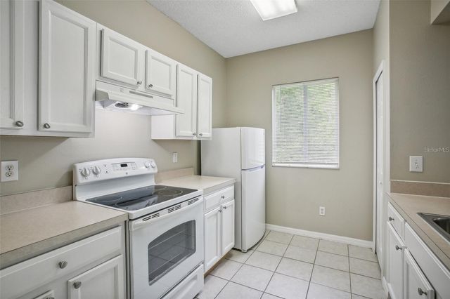 18181 PARADISE POINT DRIVE, Tampa, FL 33647
