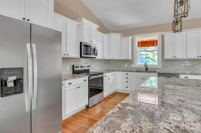 63 Abbey Lane, Hendersonville, NC 28739