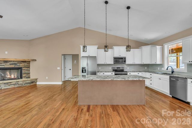 63 Abbey Lane, Hendersonville, NC 28739