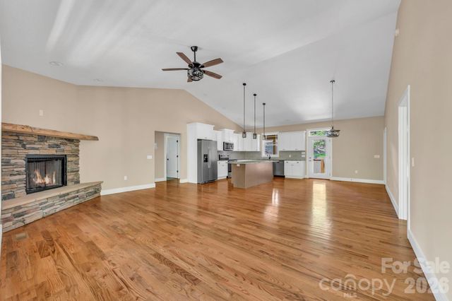 63 Abbey Lane, Hendersonville, NC 28739