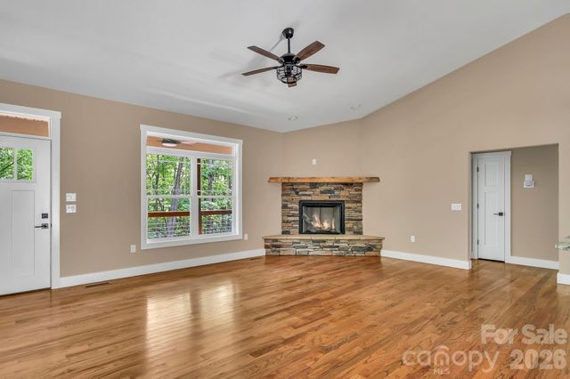63 Abbey Lane, Hendersonville, NC 28739