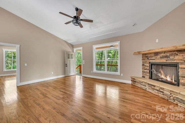 63 Abbey Lane, Hendersonville, NC 28739