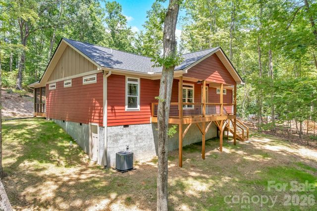 63 Abbey Lane, Hendersonville, NC 28739