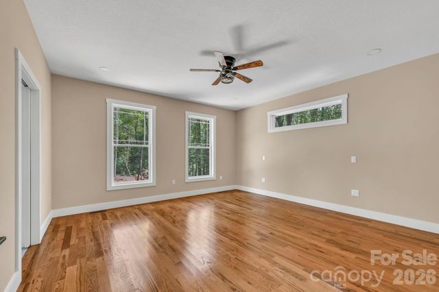 63 Abbey Lane, Hendersonville, NC 28739