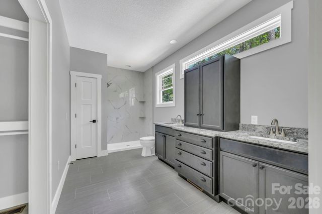 63 Abbey Lane, Hendersonville, NC 28739