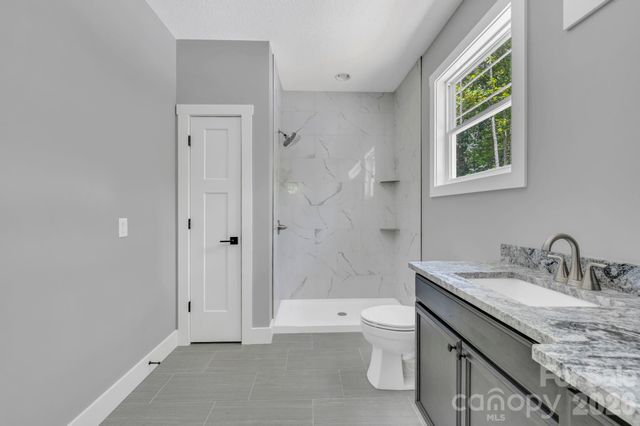 63 Abbey Lane, Hendersonville, NC 28739