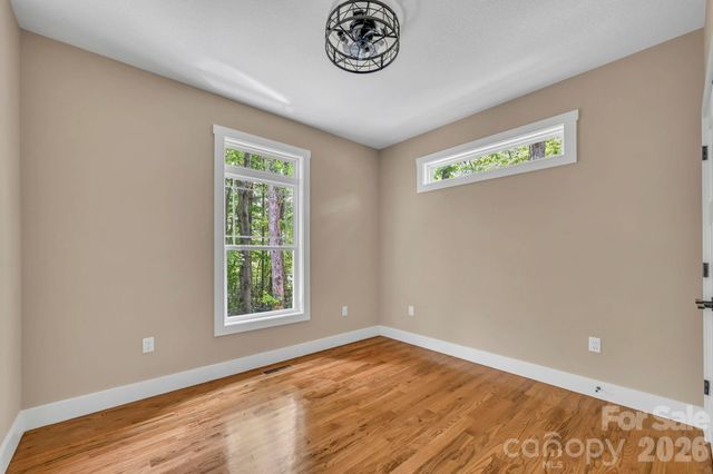 63 Abbey Lane, Hendersonville, NC 28739