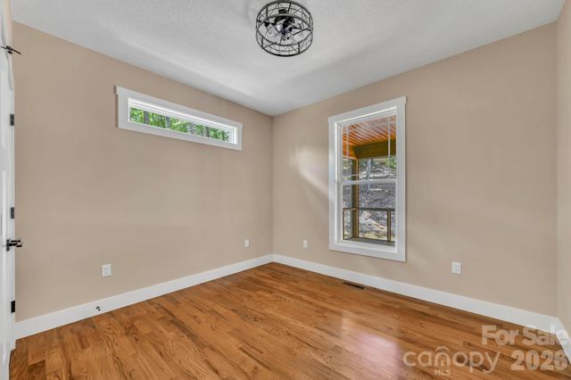 63 Abbey Lane, Hendersonville, NC 28739