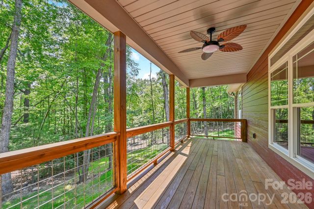 63 Abbey Lane, Hendersonville, NC 28739