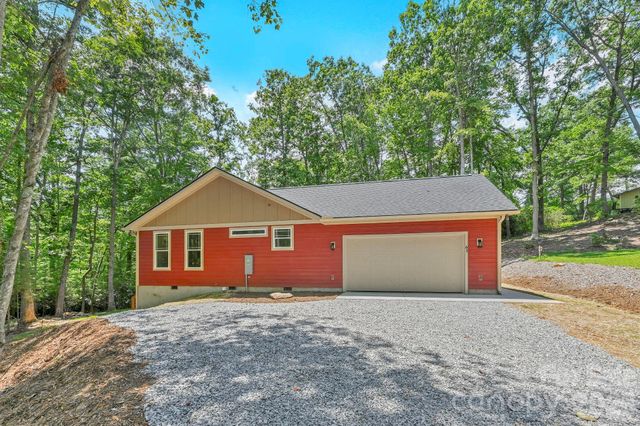63 Abbey Lane, Hendersonville, NC 28739