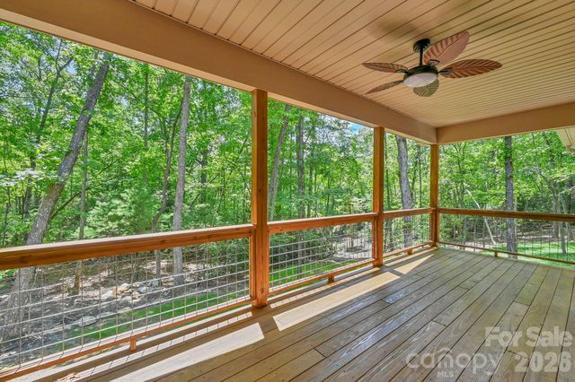 63 Abbey Lane, Hendersonville, NC 28739