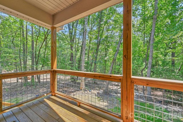 63 Abbey Lane, Hendersonville, NC 28739
