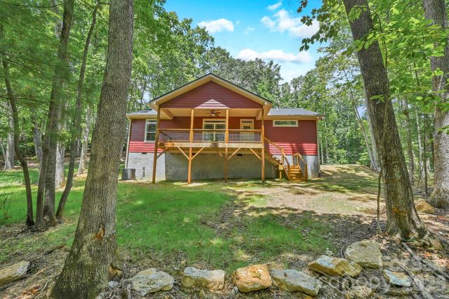 63 Abbey Lane, Hendersonville, NC 28739