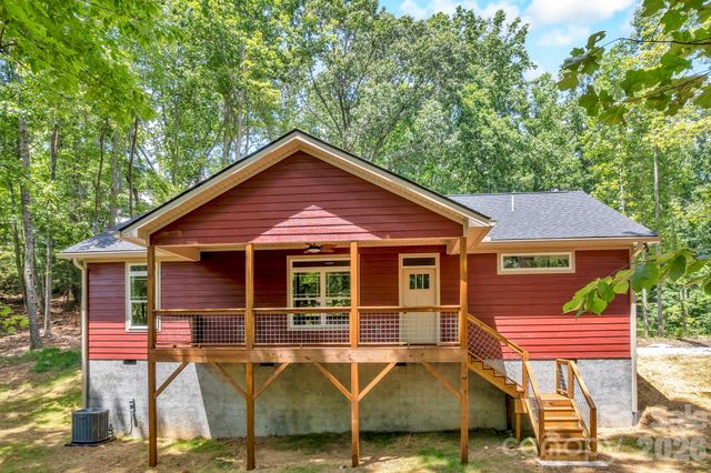 63 Abbey Lane, Hendersonville, NC 28739