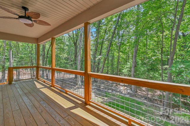 63 Abbey Lane, Hendersonville, NC 28739