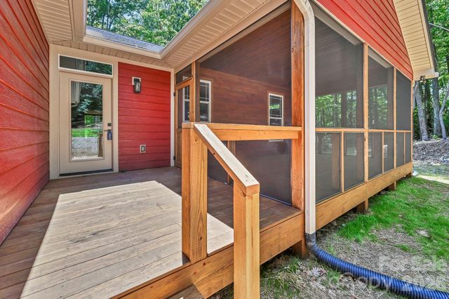 63 Abbey Lane, Hendersonville, NC 28739