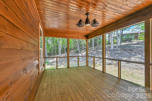 63 Abbey Lane, Hendersonville, NC 28739