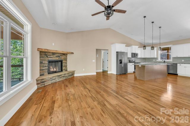 63 Abbey Lane, Hendersonville, NC 28739